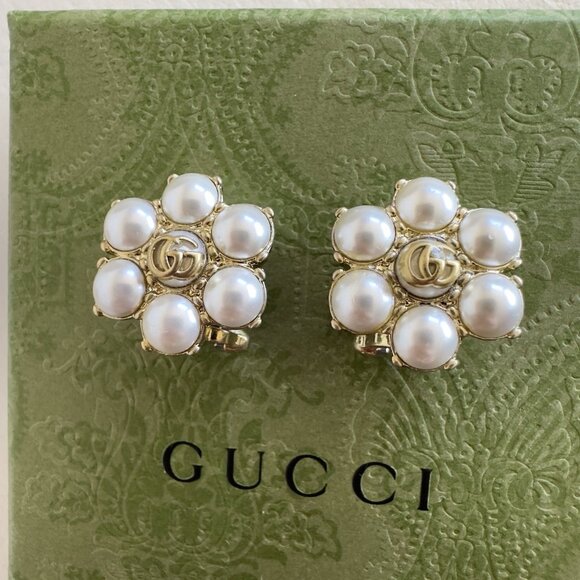 NEW GUCCI Pearl Earrings Interlocking Gold Clip On Type Logo Engraved 2cm x 2cm - Picture 3 of 10